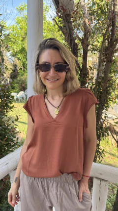 Blusa CARACOL caramelo - comprar online