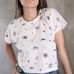Remera Crop Ojitos Blancos en internet