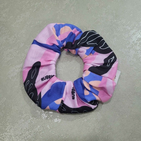 SCRUNCHIE PINK EYES