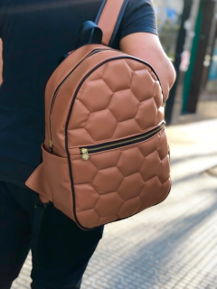 MOCHILA PELOTA MARRON - tienda online