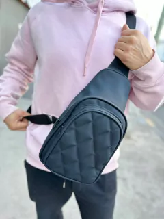RIÑONERA QATAR ROMBO GOMA NEGRO - comprar online