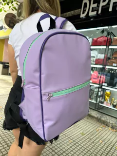 MOCHILA GOMA LILA