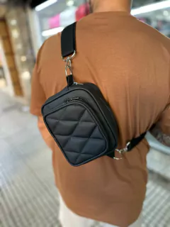 Imagen de BANDOLERA ROMBO TOKIO GOMA NEGRA