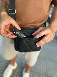 BANDOLERA ROMBO TOKIO GOMA NEGRA en internet