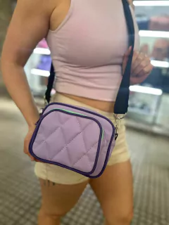 BANDOLERA TOKIO ROMBO GOMA LILA