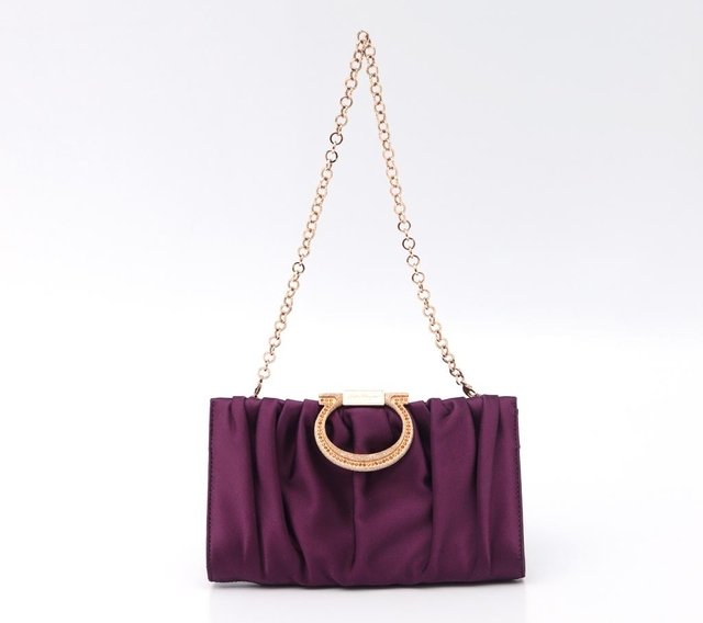 Clutch Salvatore Ferragamo Cetim Plissado - Paris Brechó - Artigos de Luxo Seminovos