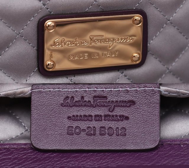 Imagem do Clutch Salvatore Ferragamo Cetim Plissado
