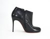 Bota Christian Louboutin na internet