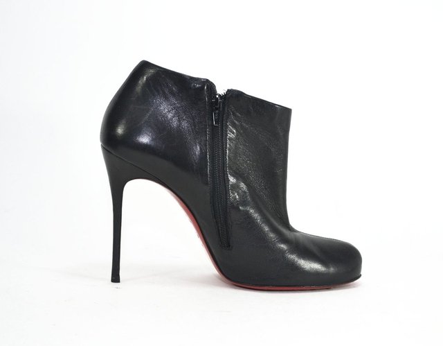 Bota Christian Louboutin na internet