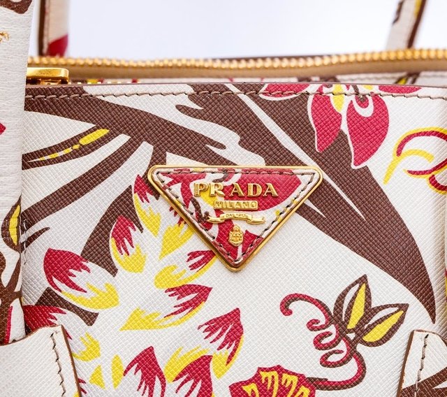 Prada Floral-Print Saffiano Twin-Pocket Tote - loja online