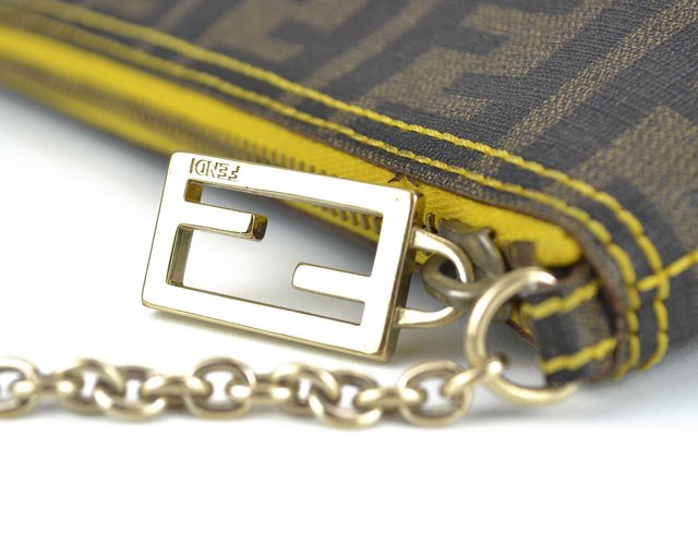 Bolsa Pochette Fendi Monograma Canvas