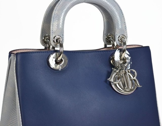 Bolsa Dior Diorissimo Nova em Couro de Bezzero Pequena - Paris Brechó - Artigos de Luxo Seminovos