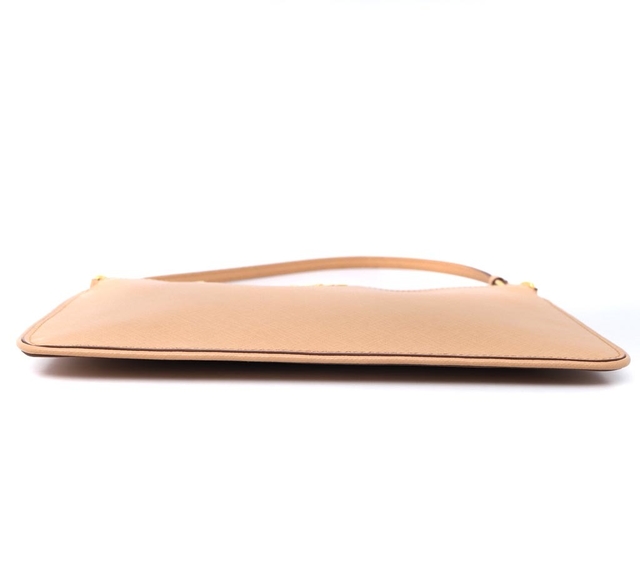 Clutch Prada Saffiano Bege na internet