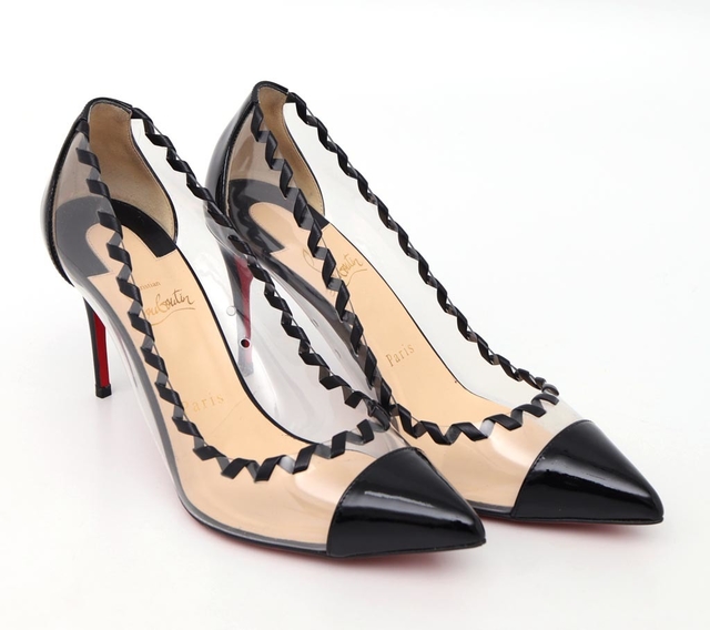 Sapato Christian Louboutin Preto e translúcido na internet