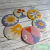APOYA VASOS FLORAL x 6 unidades