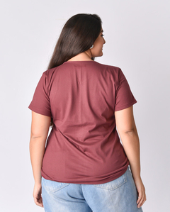 Remera 100% algodón de mujer. Estampada con diseño único. Curva de talles. Buenos Aires Argentina