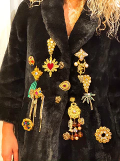 Broche Emilia en internet