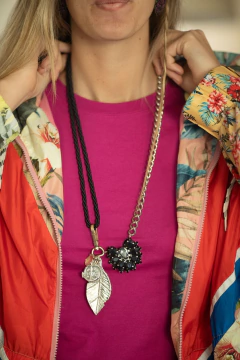 Collar Mosquetón negro