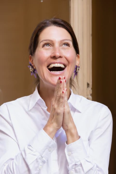 Aros semi Buki morado glitter negro - Los Vados del Isen