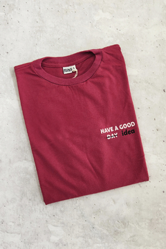 REMERA - GOOD IDEA - BORDO VERANO - comprar online
