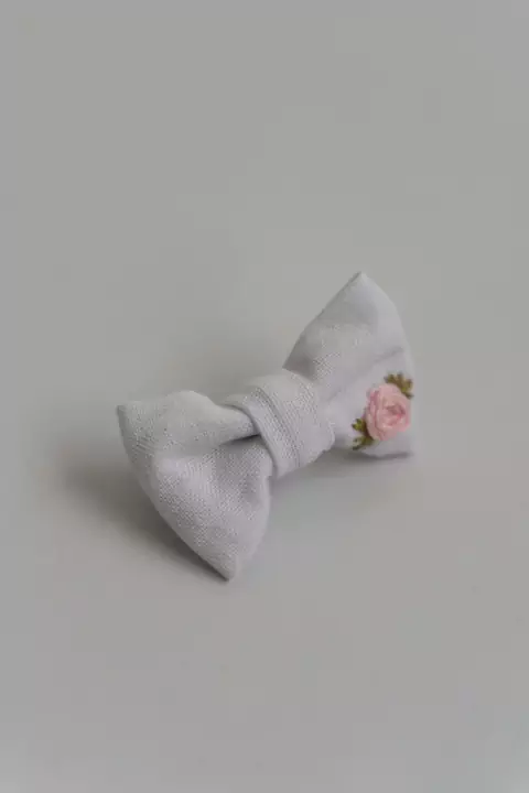 Hebilla moño blanca bordada