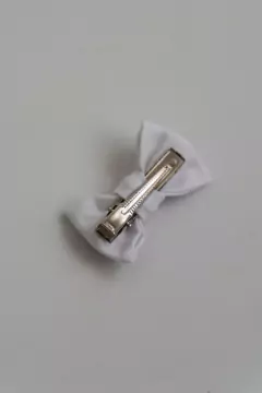 Hebilla moño blanca bordada en internet