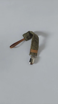 Porta chupetes Broderie
