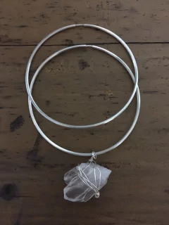 Argola G prata com cristal