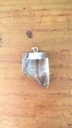 Pingente cristal assimétrico na internet