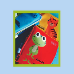 Libro de tela acolchado con sonajero - buy online