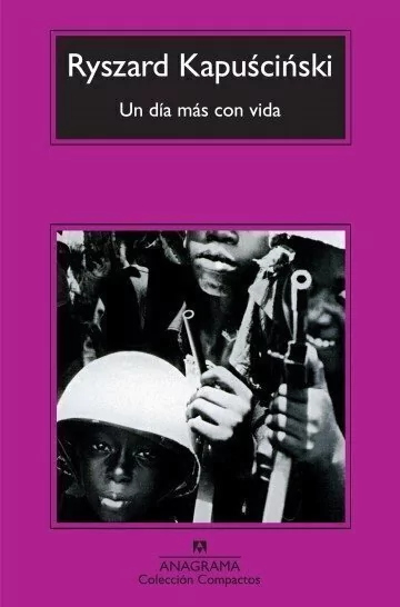 Un día más con vida - Ryszard Kapuscinski - Libro