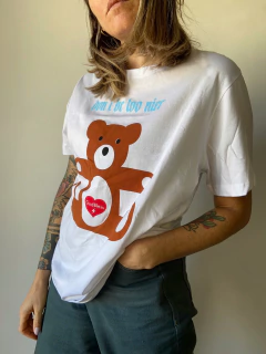 REMERA UNISEX TOO NICE BLANCA COTTON en internet