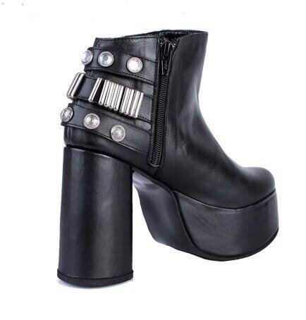 SEBASTIANA BLACK
