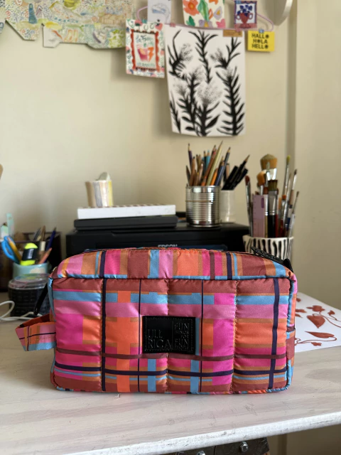 Cartuchera/Neceser Puffer Escoces Colorado - comprar online