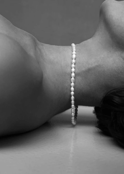Collar de perlas Zayed + Necesaire