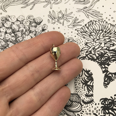 Copa de vino de bronce CHICA (2cm) - Dije o Pin en internet