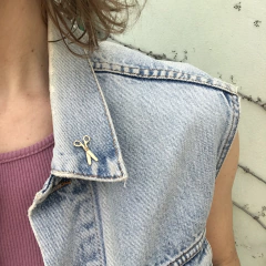 Tijera serrucho de bronce - Dije o Pin - comprar online