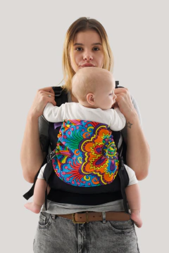 Mochila estándar negra con explosión de colores