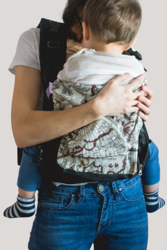 Mochila estándar negra con mapamundi beige - comprar online