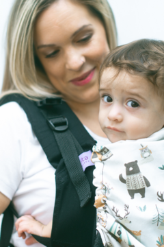Mochila estándar negra con autitos