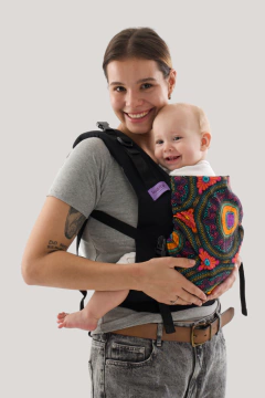 Mochila estándar negra con mandalas color