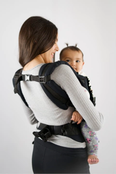 Imagen de Mochila toddler gris con zorritos