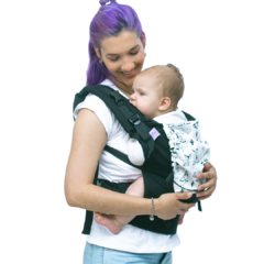 Mochila estándar negra con carpitas en blanco y negro