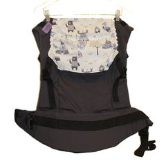 Mochila estándar gris con carpitas azules en internet