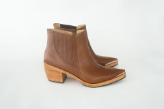 BOTITA PUNTA FINA CON ELASTICO Y CIERRE (EA5280-63) en internet