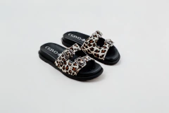 ZUECO 2 HEBILLAS CON TACHITAS (CRA1381-AP)