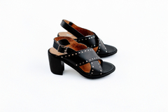 SANDALIA TIRAS CRUZADAS CON TACHITAS (AM685-10) - comprar online