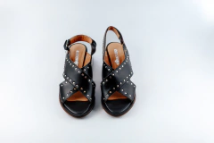 SANDALIA TIRAS CRUZADAS CON TACHITAS (AM685-10) en internet