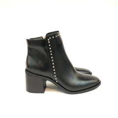 BOTA CORTA CON LINEA DE TACHITAS (AM-DENIA23-10) - comprar online