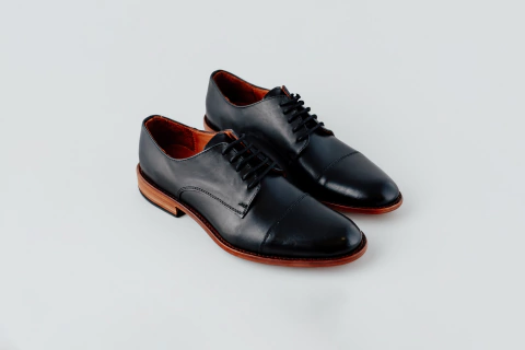 ZAPATO ACORDONADO CON RECORTE EN PUNTA (FAU504-10)